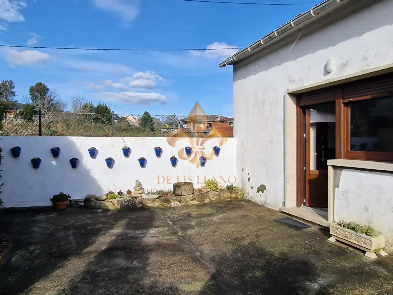 Vista exterior de Casa o xalet en venda en O Rosal   amb Calefacció, Jardí privat i Terrassa