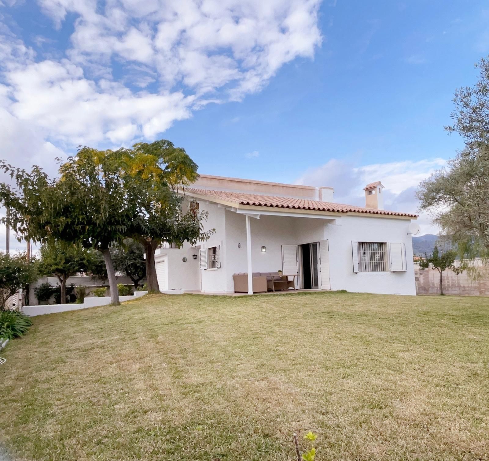 Vista exterior de Casa o xalet en venda en Benicasim / Benicàssim amb Jardí privat i Terrassa