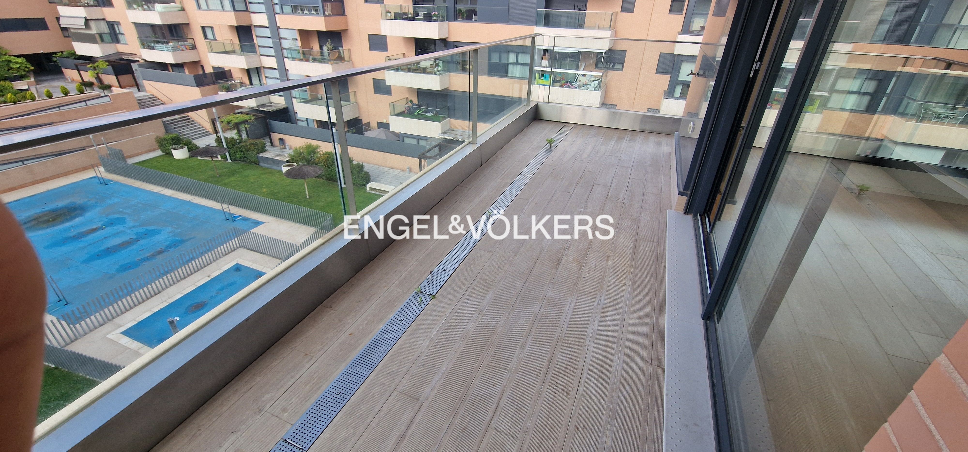 Terrassa de Apartament de lloguer en La Moraleja amb Aire condicionat, Calefacció i Jardí privat