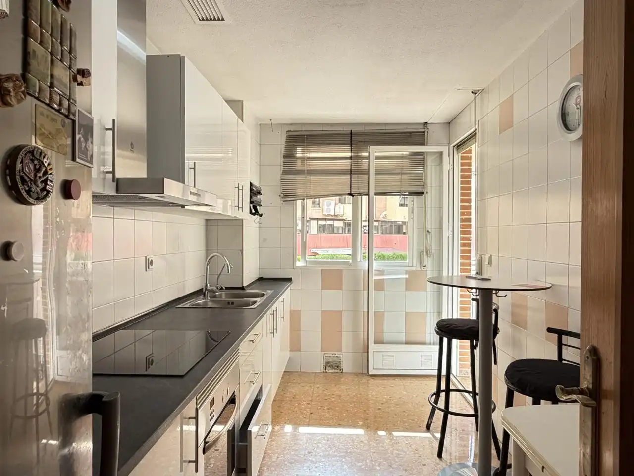 Küche von Wohnung zum Verkauf in Alicante / Alacant mit Klimaanlage, Privatgarten und Terrasse