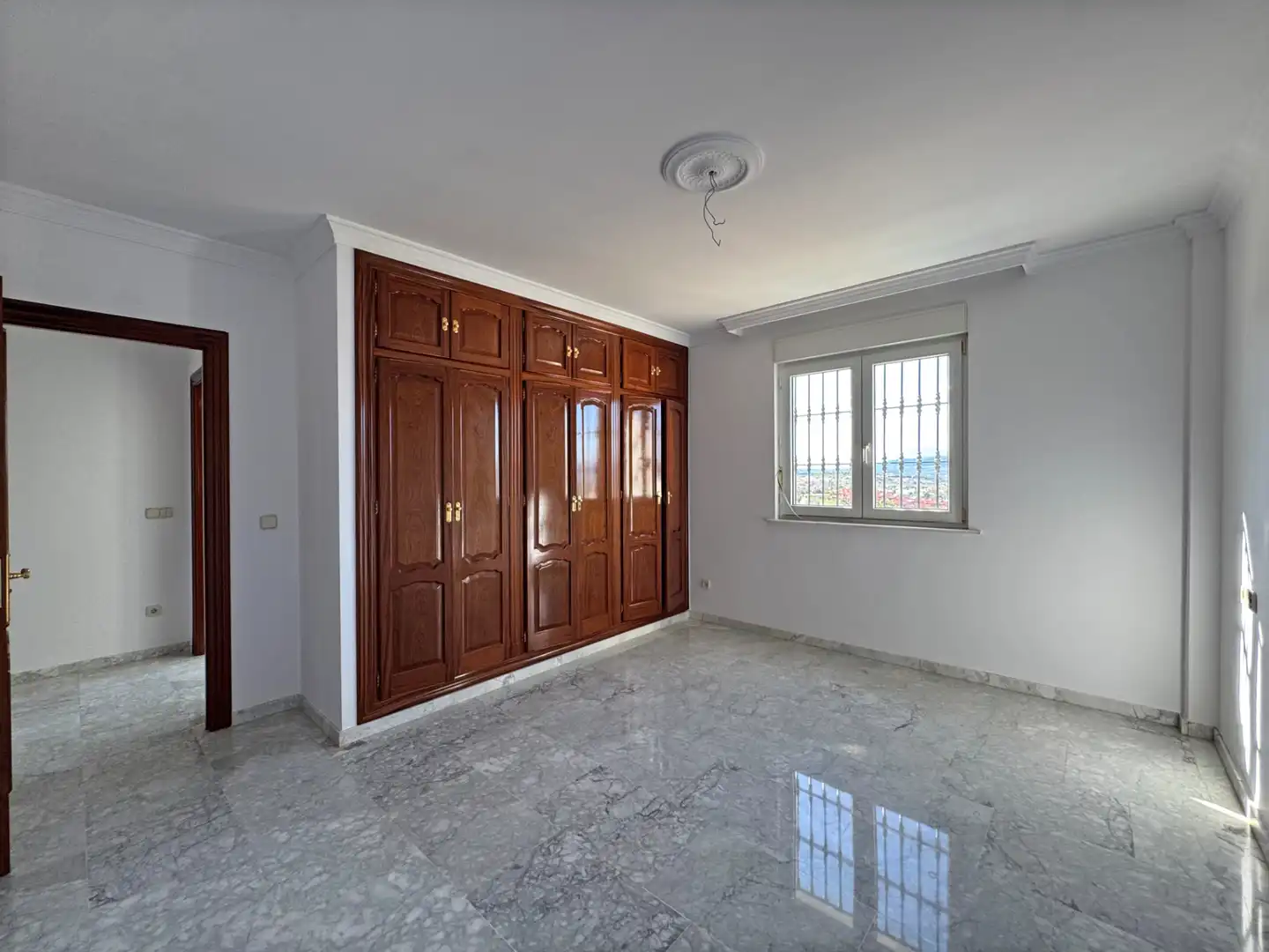 Dormitori de Casa o xalet en venda en Alhaurín de la Torre amb Aire condicionat, Calefacció i Jardí privat