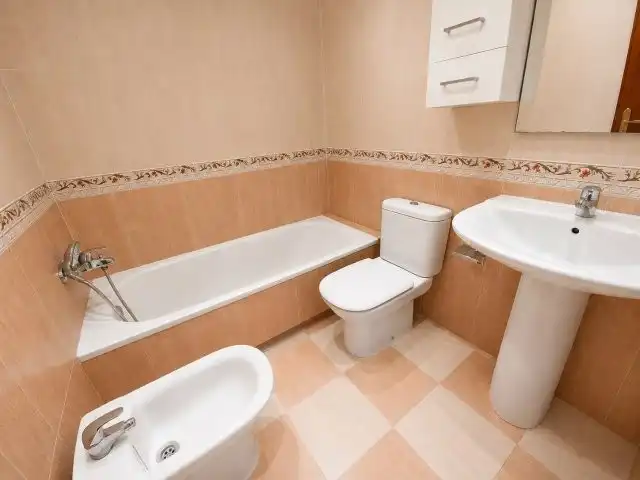 Baño de Piso en venta en Manilva con Aire acondicionado, Calefacción y Terraza