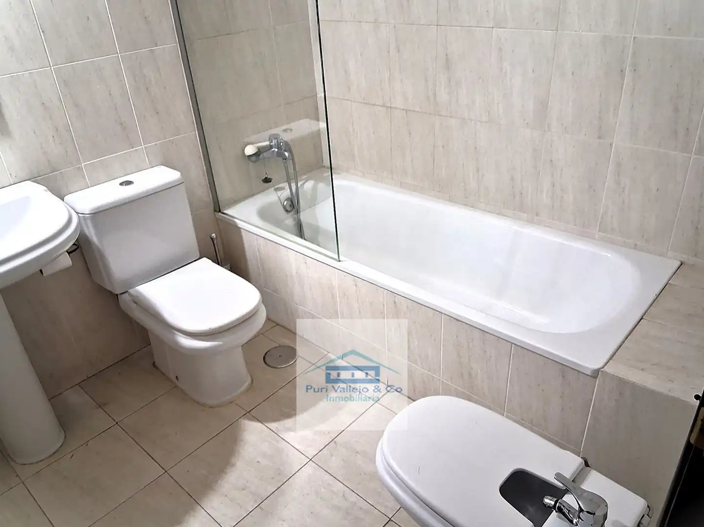 Baño de Piso de alquiler en Córdoba con Aire acondicionado y Balcón