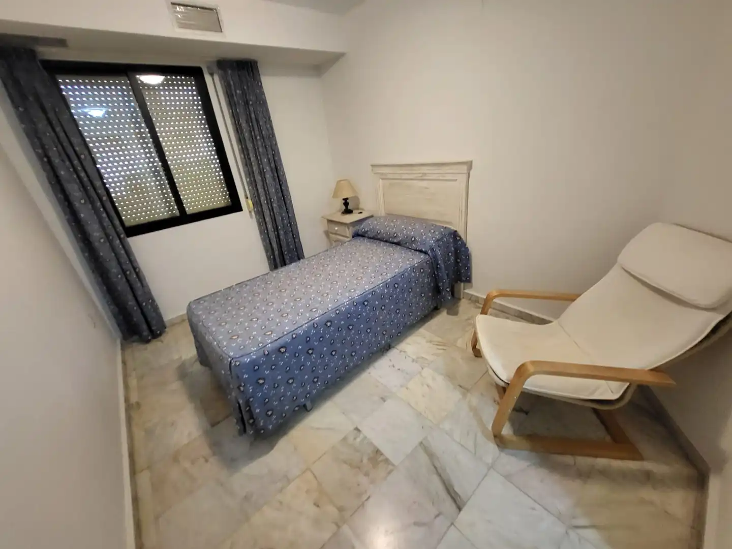 Habitación de Apartamento de alquiler en Cáceres con Aire acondicionado, Terraza y Amueblado