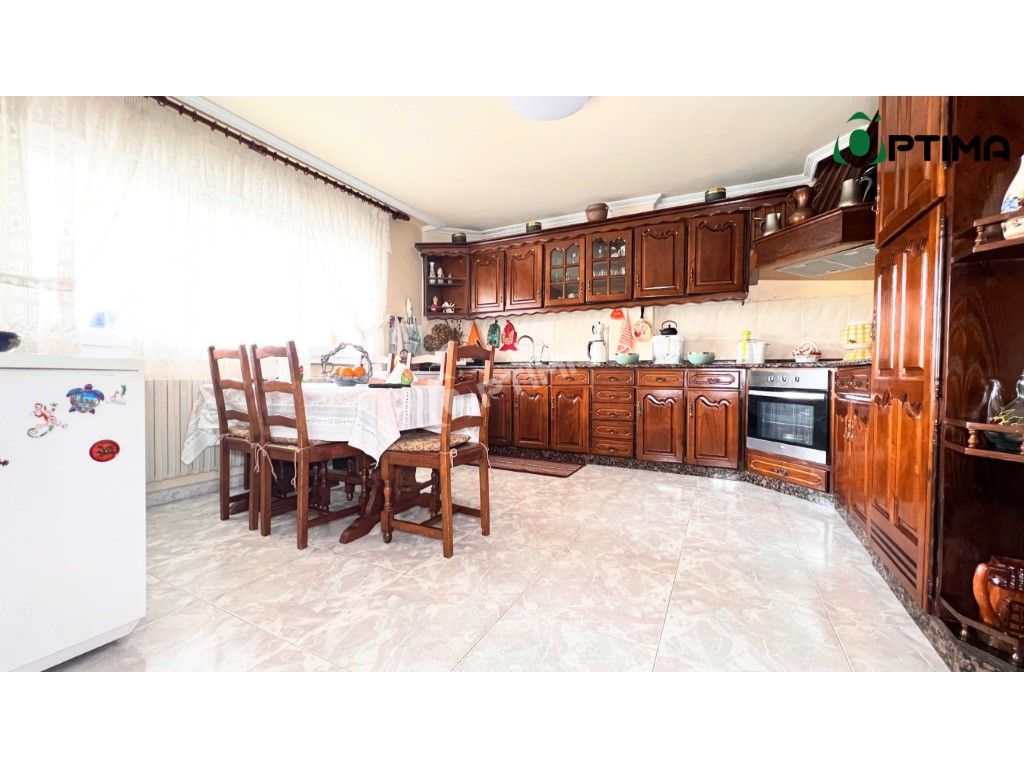 Cuina de Casa o xalet en venda en Santiago de Compostela 