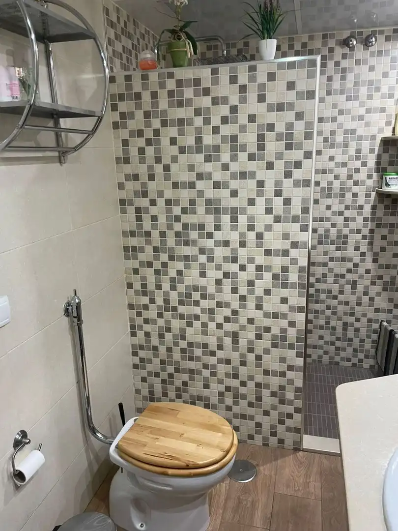 Baño de Estudio de alquiler en Torremolinos con Aire acondicionado, Jardín privado y Terraza