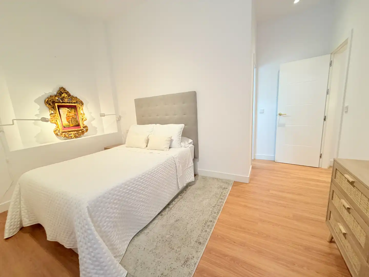 Bedroom of Apartments for rent in Sevilla  with Air Conditioner, Heating and Parquet flooring