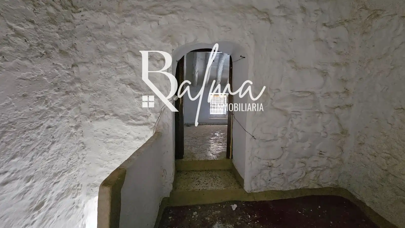 Casa adosada en venta en Alfarnate