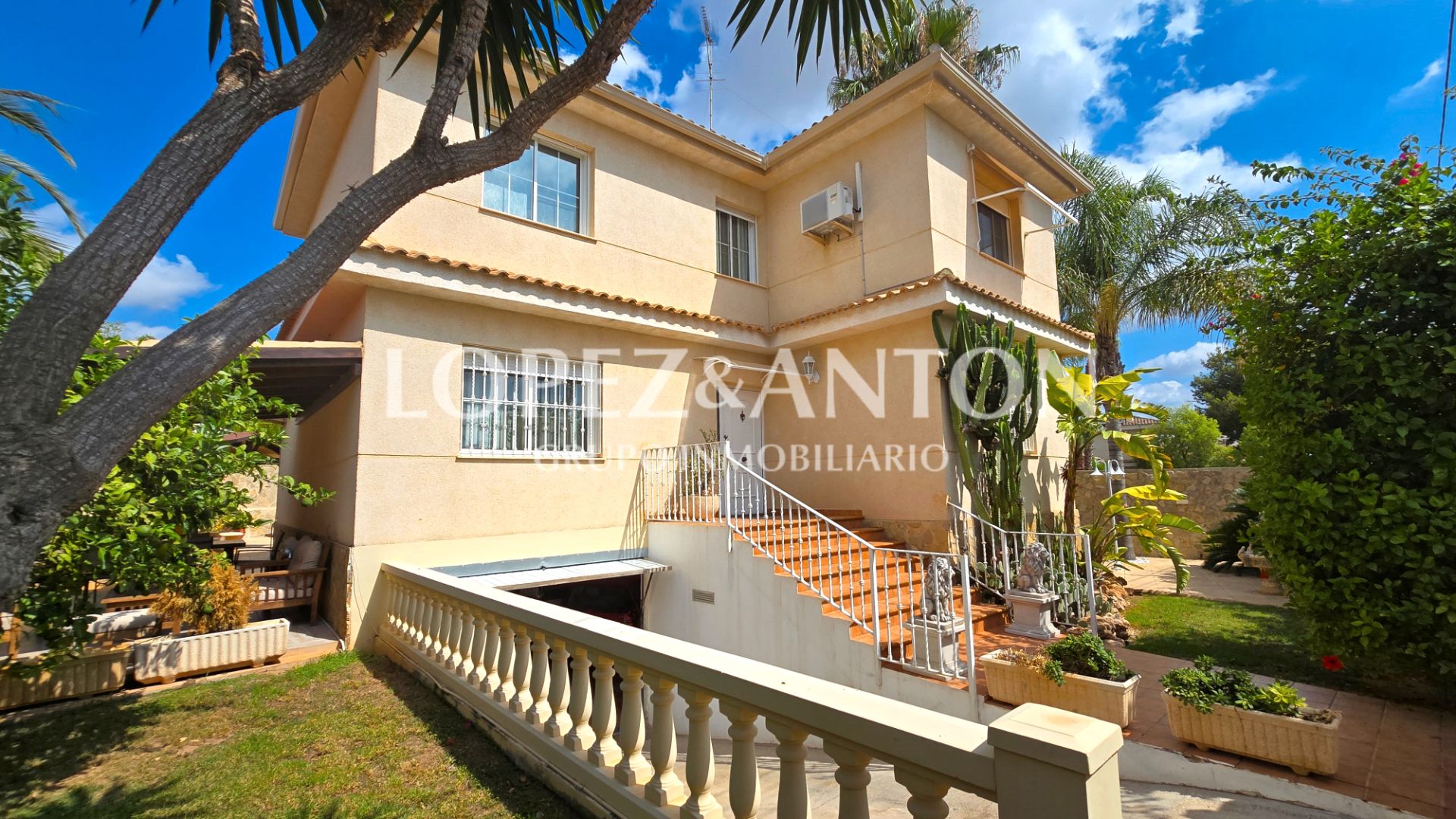 Exterior view of House or chalet for sale in L'Eliana  with Air Conditioner, Heating and Private garden