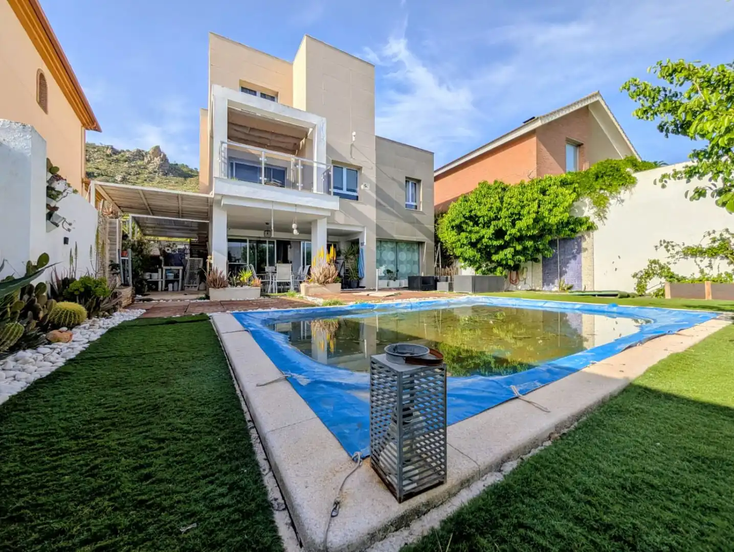 Piscina de Casa o xalet en venda en Loja amb Aire condicionat, Calefacció i Jardí privat