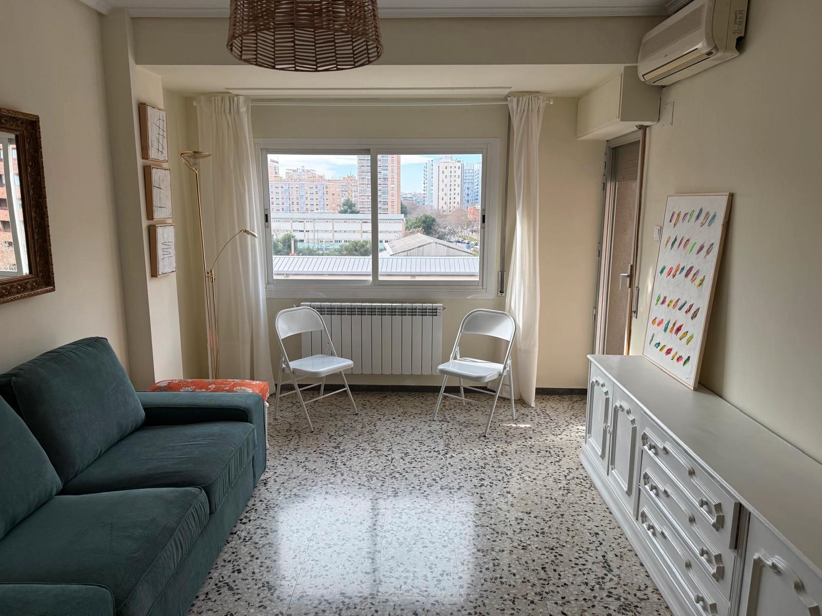 Sala d'estar de Pis de lloguer en  Zaragoza Capital amb Aire condicionat, Calefacció i Moblat