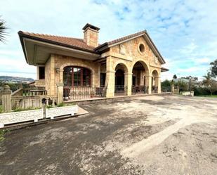 Vista exterior de Casa o xalet en venda en Noja amb Calefacció, Jardí privat i Terrassa