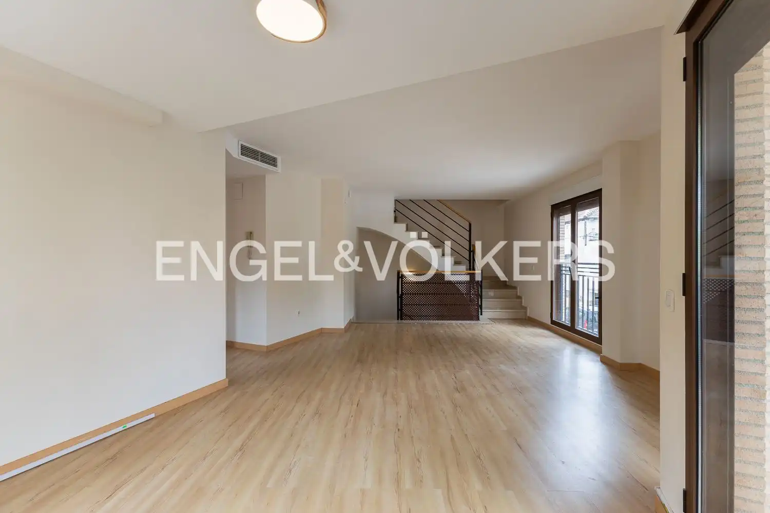 Living room of Detached homes for rent in Rocafort  with Air Conditioner, Heating and Parquet flooring