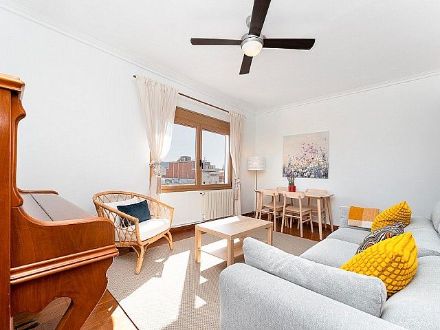 Living room of Attic to rent in  Barcelona Capital  with Air Conditioner, Heating and Parquet flooring