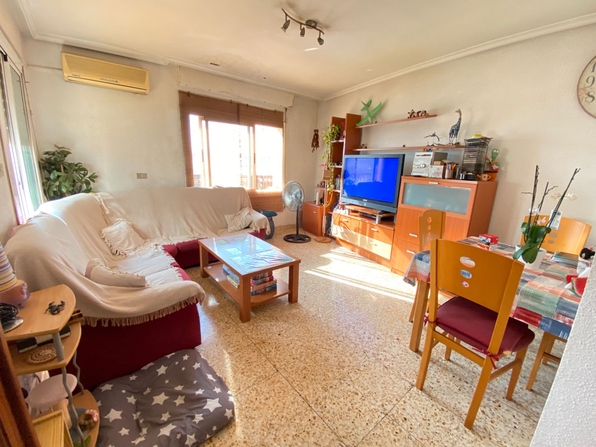 Sala de estar de Ático en venta en Castellón de la Plana / Castelló de la Plana con Aire acondicionado, Calefacción y Terraza