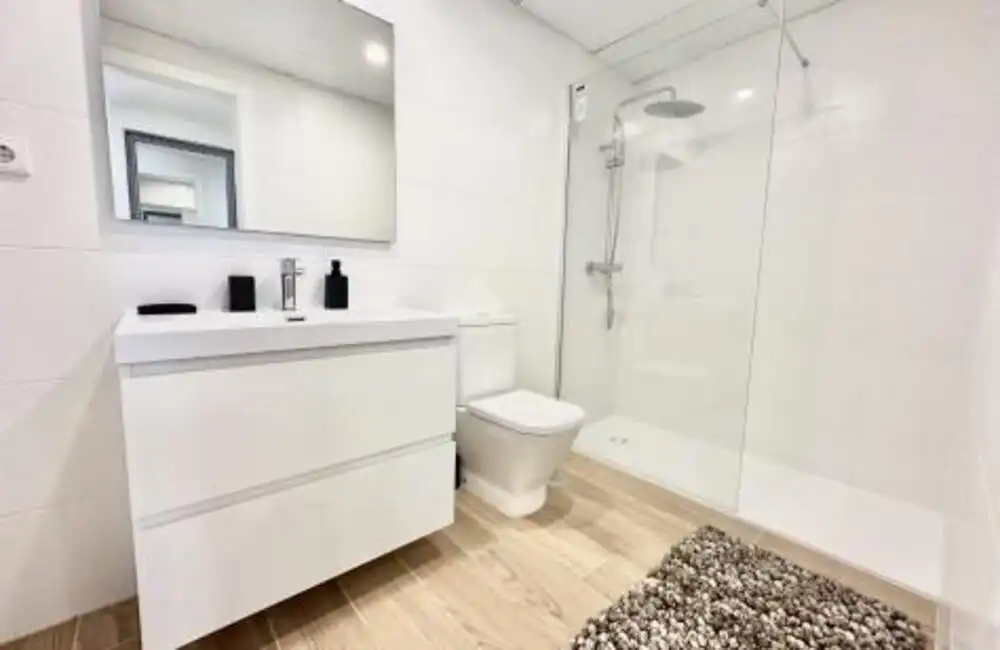 Bany de Apartament de lloguer en Marbella amb Aire condicionat, Terrassa i Traster