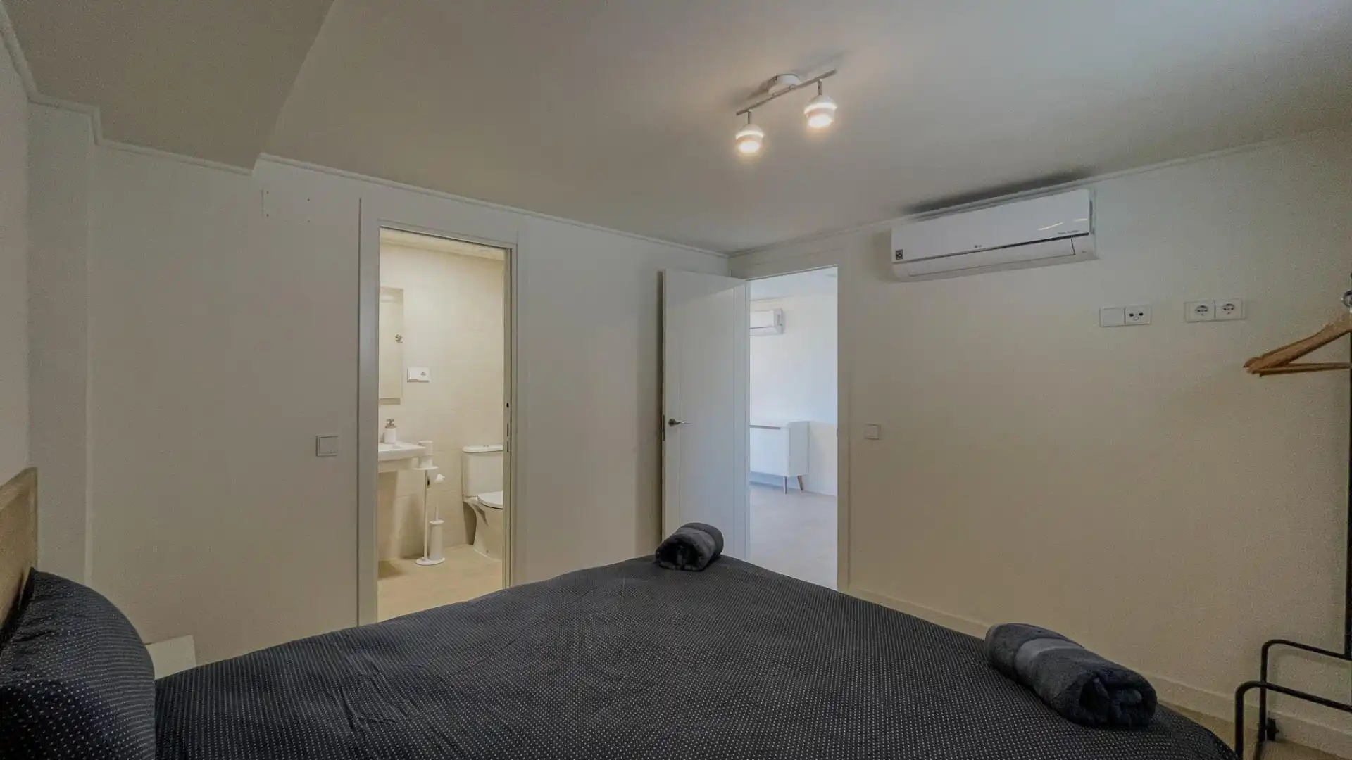 Schlafzimmer von Dachboden zum Verkauf in Finestrat mit Klimaanlage, Terrasse und Möbliert