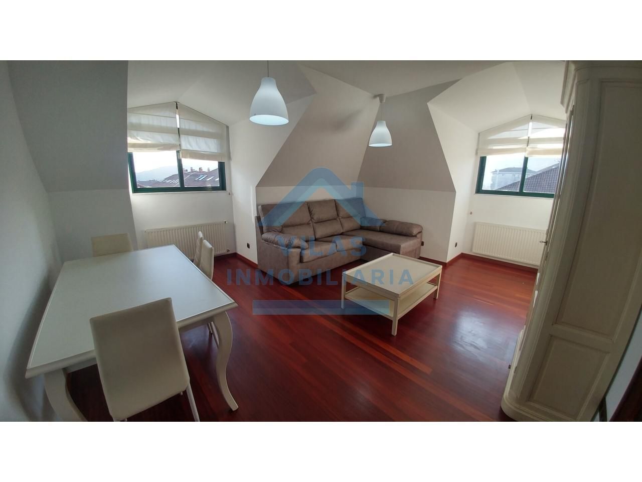 Living room of Attic to rent in Ames  with Heating, Parquet flooring and Furnished