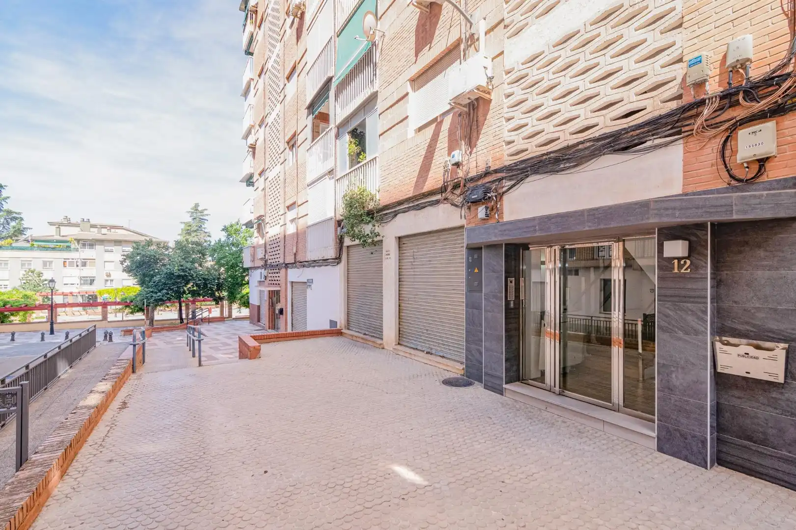 Vista exterior de Piso en venta en Granada con Aire acondicionado y Balcón