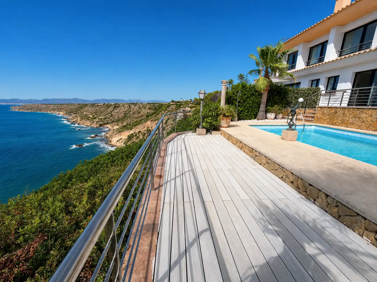 Terrasse von Einfamilien-Reihenhaus zur Miete in Llucmajor mit Klimaanlage, Heizung und Privatgarten