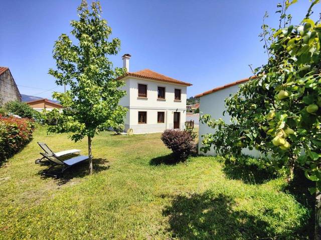 Casa-chalet en Venta en O Burgo - Campus Universitario