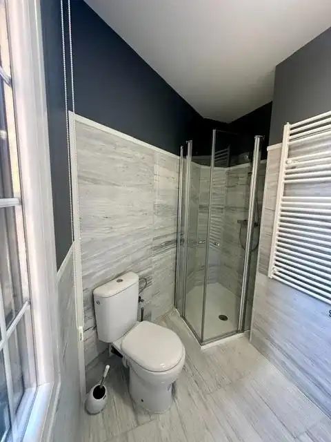 Badezimmer von Wohnung zum Verkauf in Burgos mit Heizung, Parkett und Möbliert