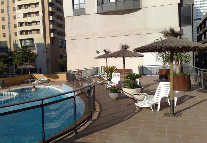 Swimming pool of Flat to rent in  Valencia Capital  with Air Conditioner, Heating and Private garden