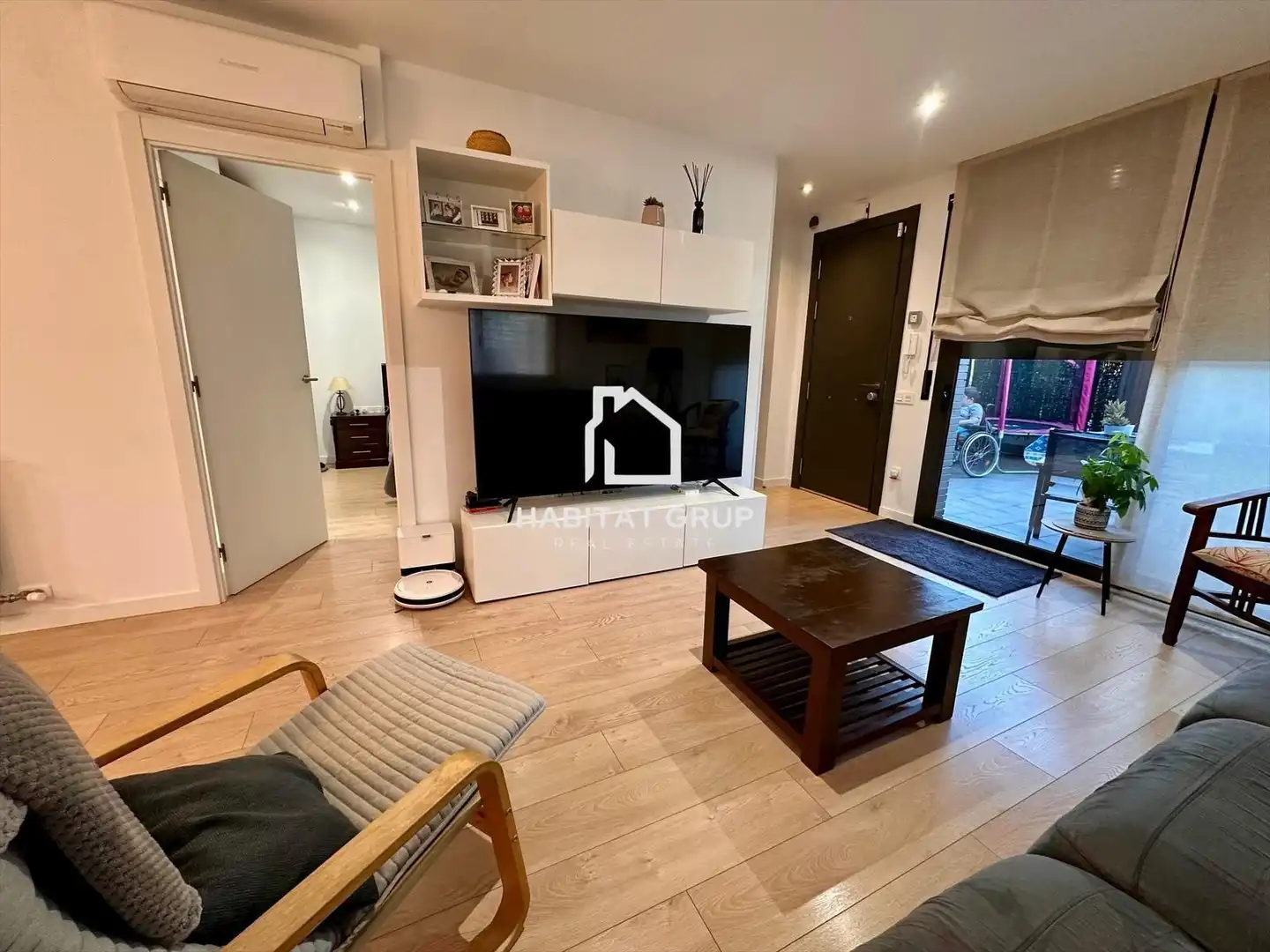 Wohnzimmer von Wohnung zum Verkauf in Salt mit Klimaanlage und Terrasse