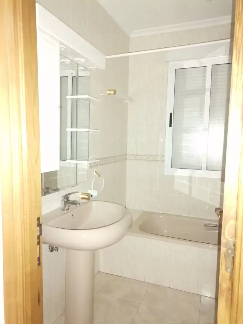 Baño de Casa o chalet de alquiler en A Mezquita  con Calefacción, Terraza y Trastero