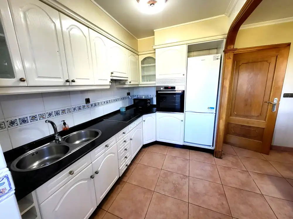 Cocina de Piso en venta en Vigo  con Calefacción, Amueblado y Horno