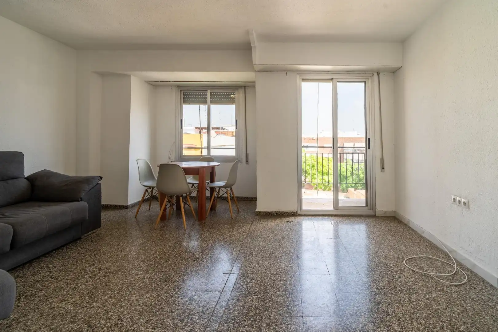 Sala d'estar de Pis de lloguer en Quart de Poblet amb Moblat i Balcó
