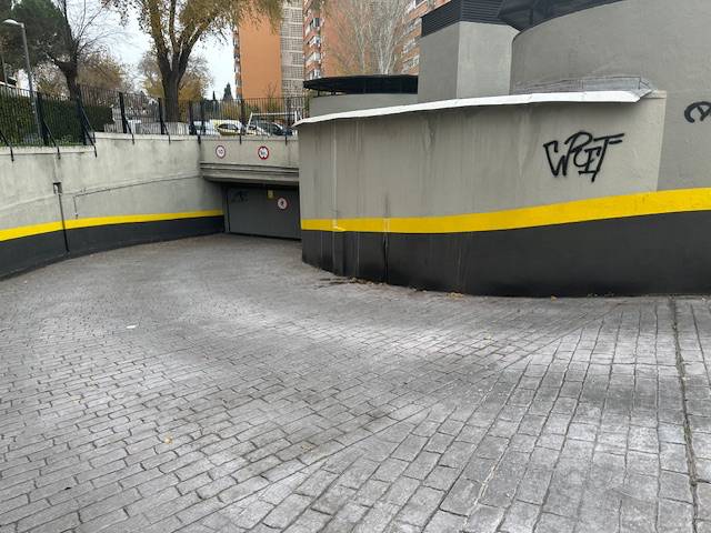 Garaje en Venta en Calle de Poniente en Valleaguado - La Cañada