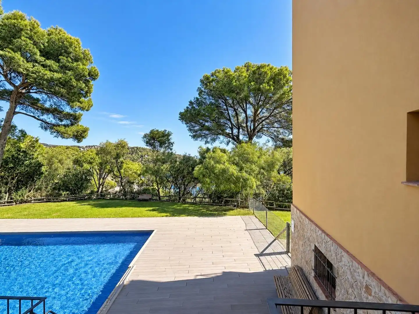 Piscina de Apartamento en venta en Palafrugell con Calefacción, Jardín privado y Amueblado