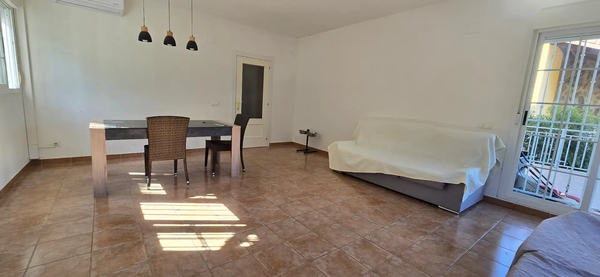 Sala de estar de Casa o chalet en venta en Zarzuela del Monte con Aire acondicionado, Calefacción y Jardín privado