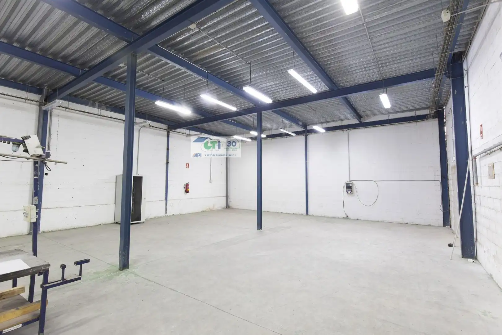 Fabrikhallen zum Verkauf in La Puebla de Alfindén