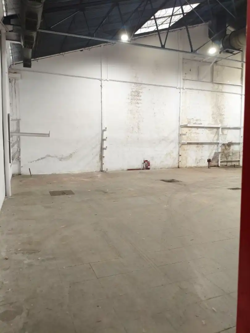 Nau industrial de lloguer en Peligros amb Calefacció i Alarma