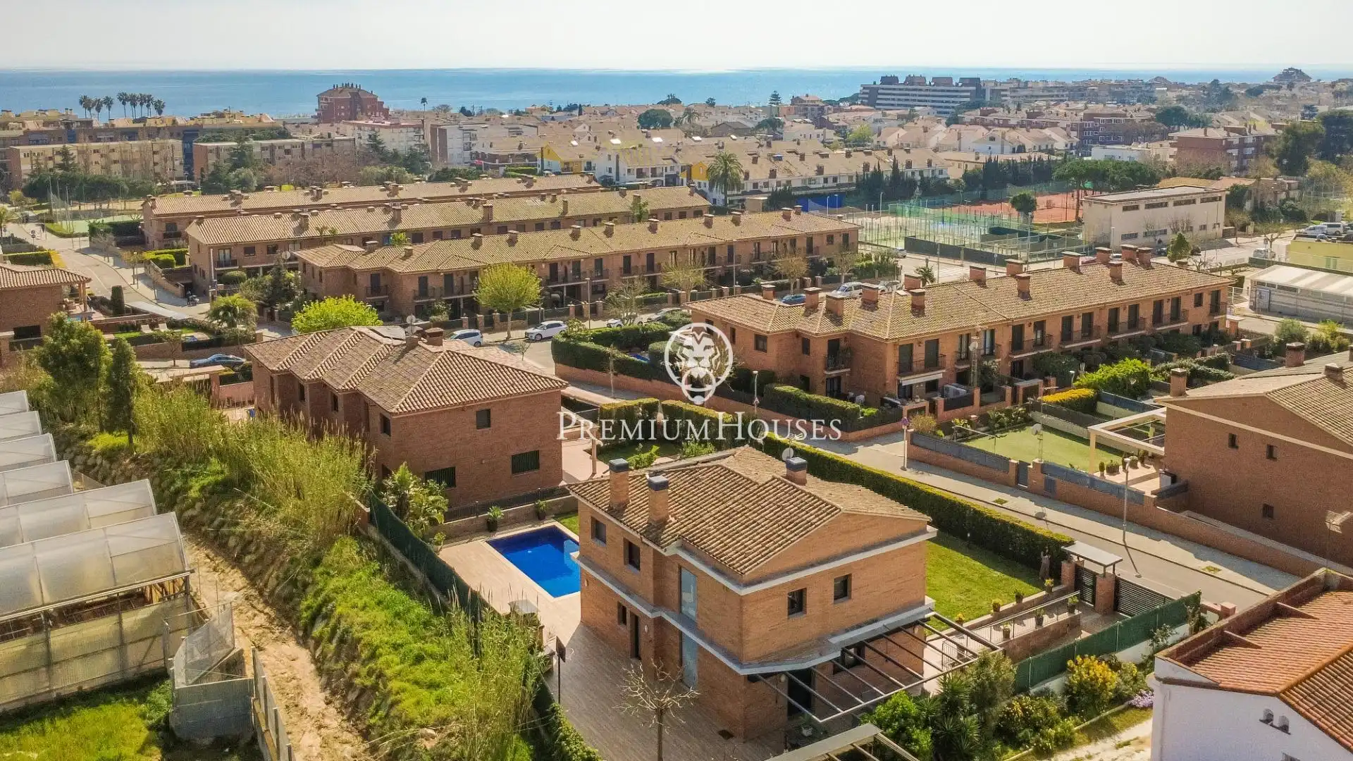 Vista exterior de Casa o xalet en venda en Cabrera de Mar amb Calefacció, Jardí privat i Parquet