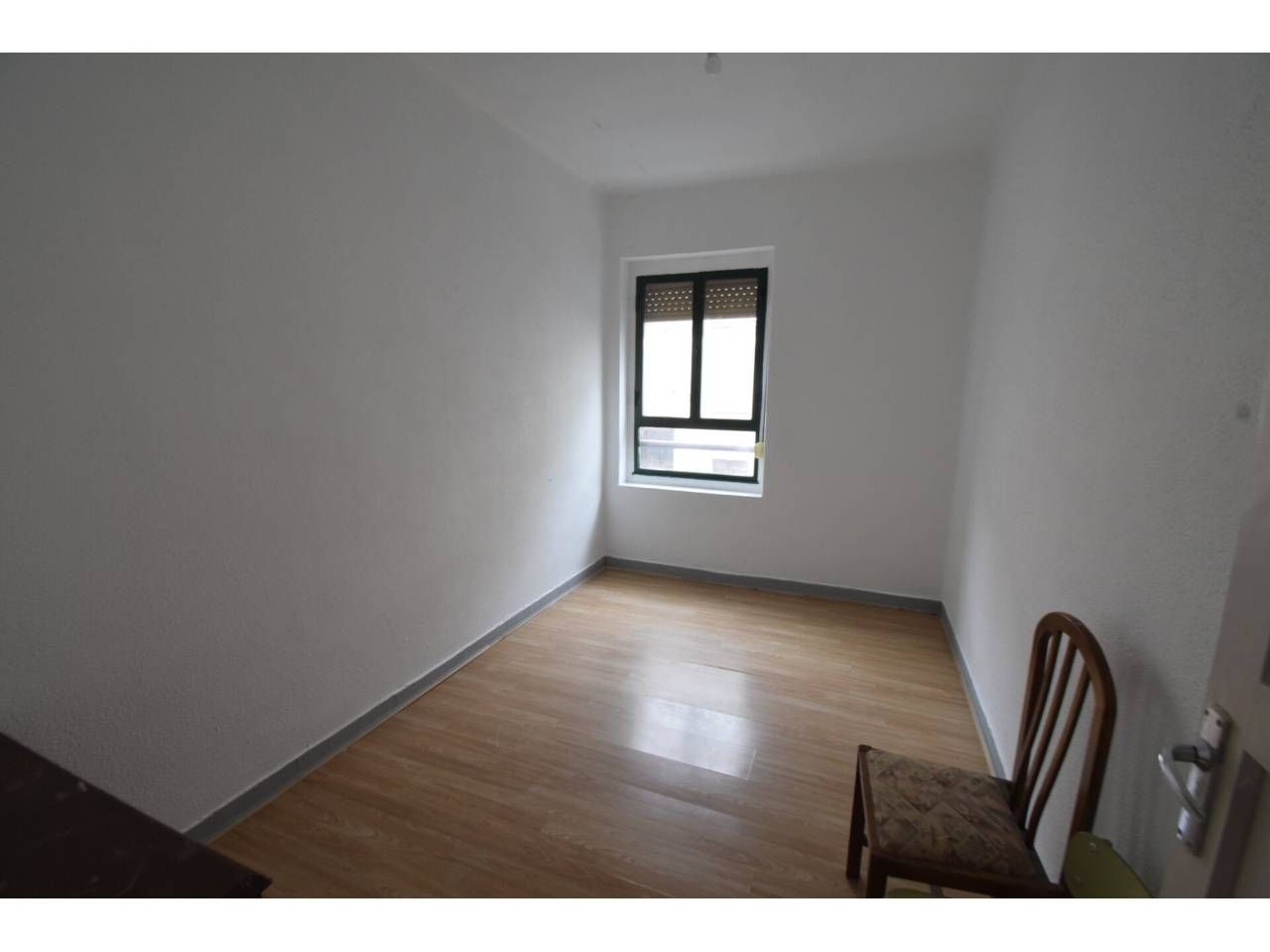 Dormitori de Pis de lloguer en León Capital  amb Calefacció i Parquet