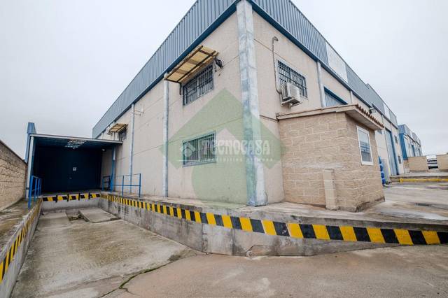 Local comercial en Venta en Serranillos del Valle