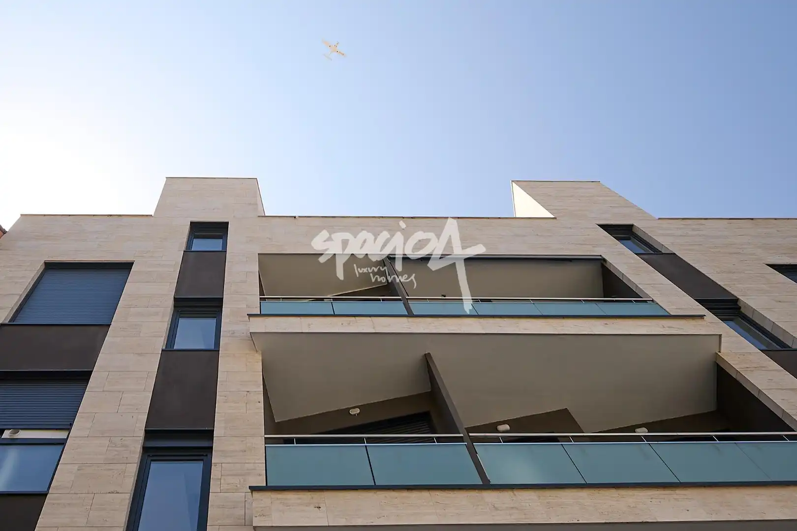 Vista exterior de Apartament en venda en Madrid amb Calefacció i Piscina comunitària