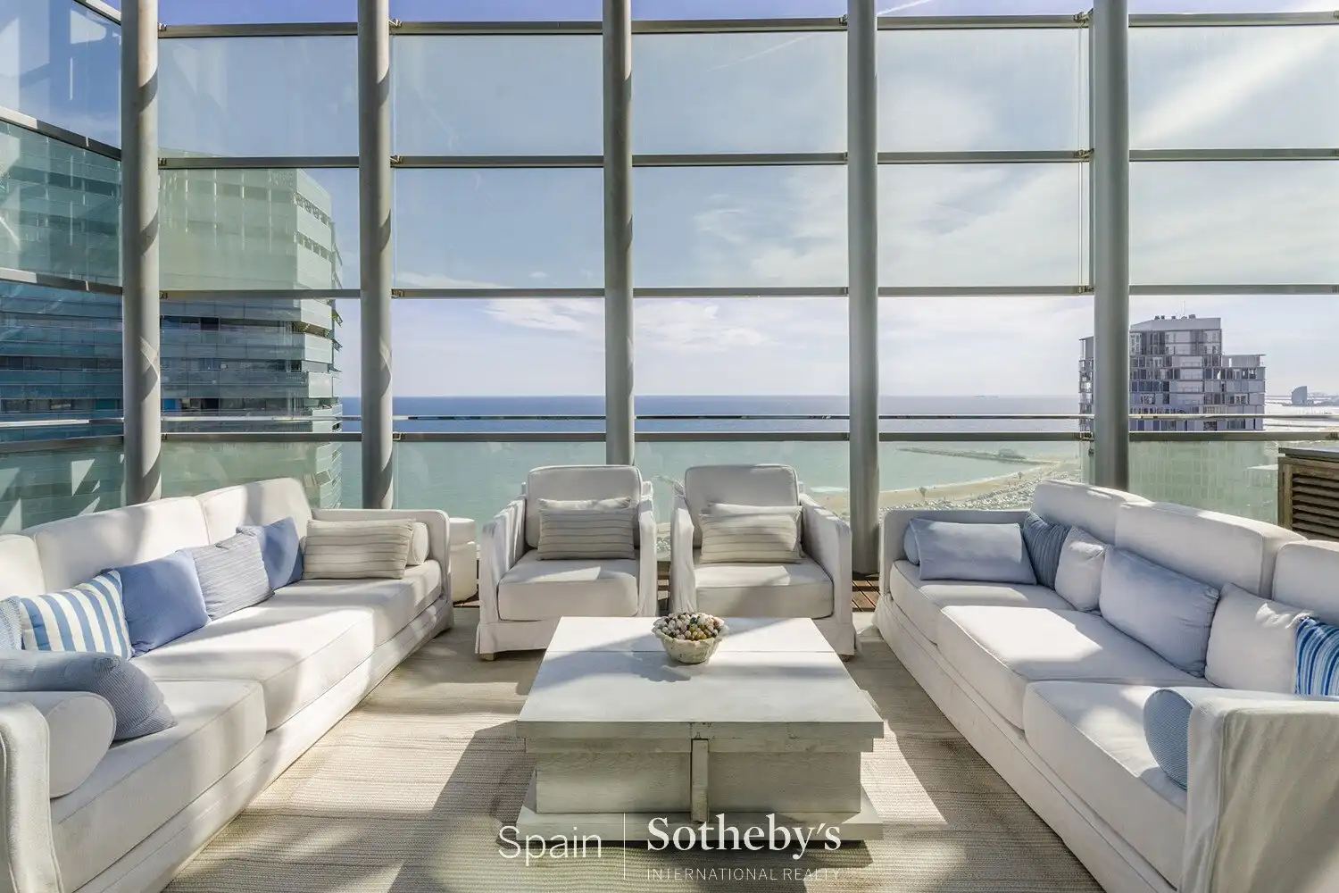 Sala de estar de Ático en venta en Barcelona con Calefacción, Terraza y Trastero