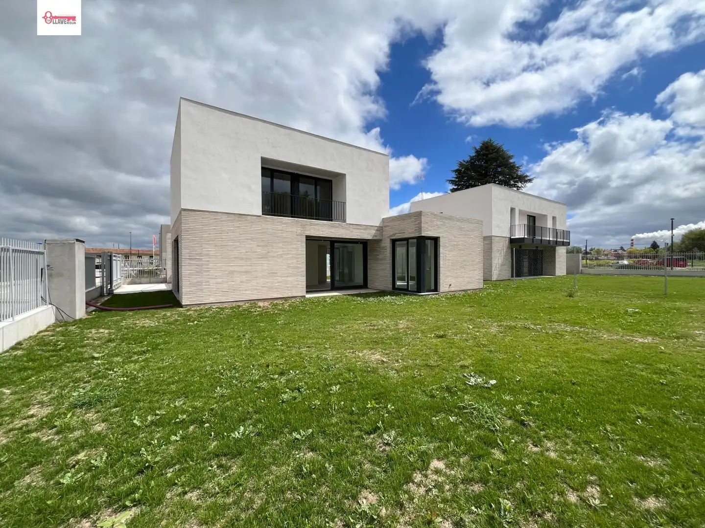 Vista exterior de Casa o xalet en venda en Burgos amb Calefacció, Jardí privat i Terrassa
