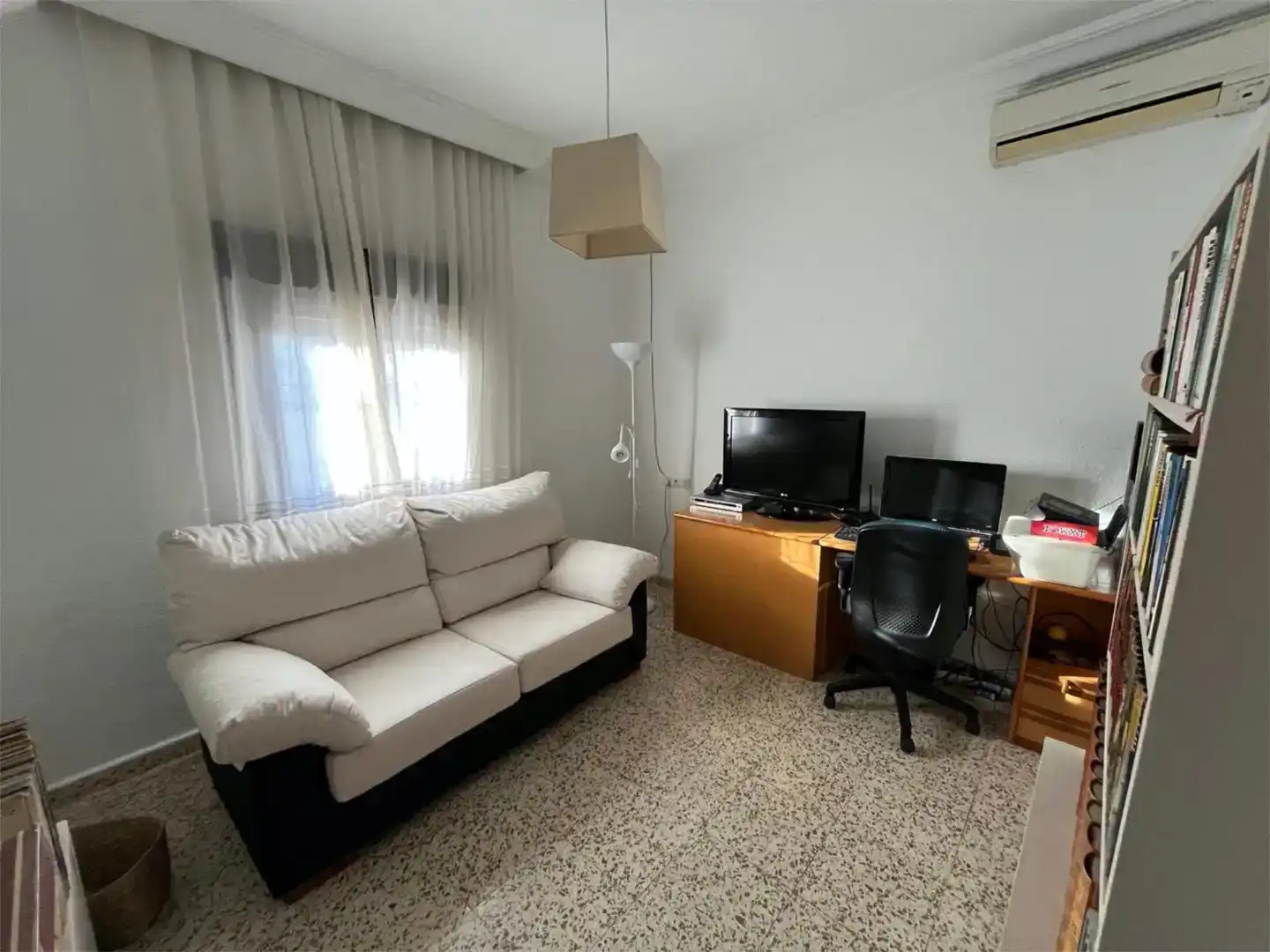 Sala d'estar de Casa adosada en venda en Isla Chica