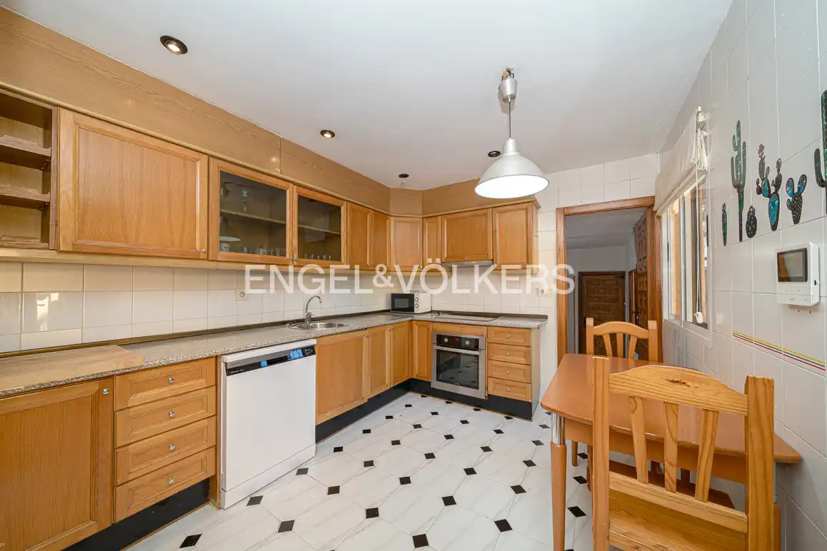 Cocina de Casa adosada en venta en Benidorm con Aire acondicionado, Jardín privado y Piscina comunitaria