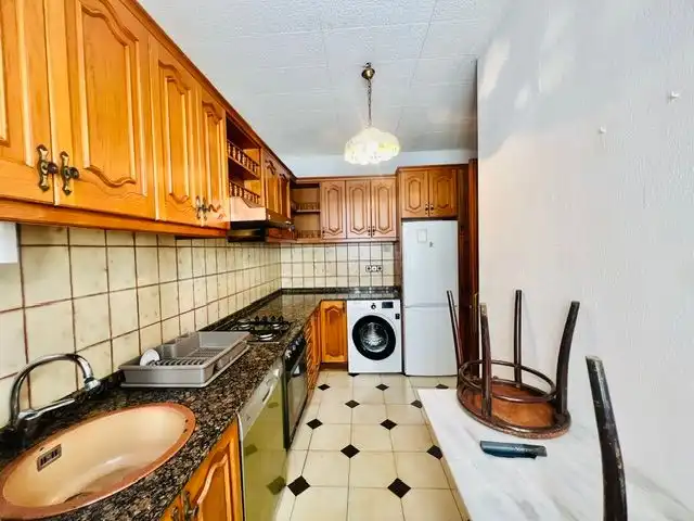 Cocina de Piso de alquiler en A Coruña Capital  con Parquet, Amueblado y Horno