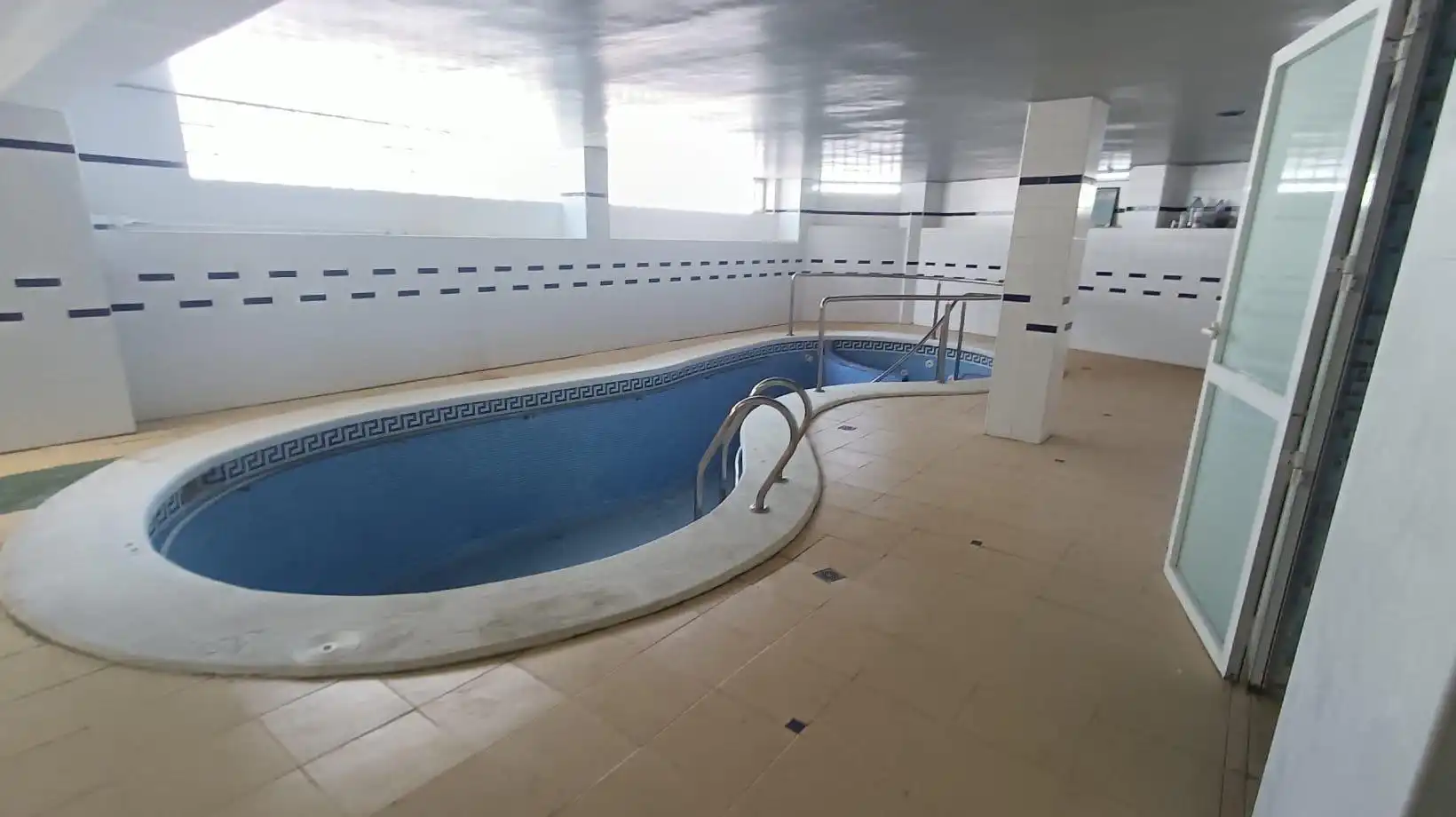 Piscina de Local en venta en Pilar de la Horadada con Aire acondicionado y Amueblado