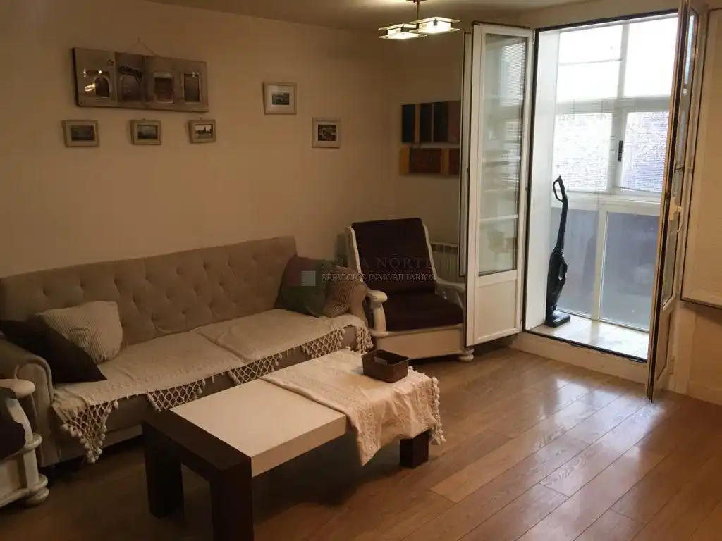 Sala d'estar de Pis en venda en Vitoria - Gasteiz amb Parquet, Traster i Balcó