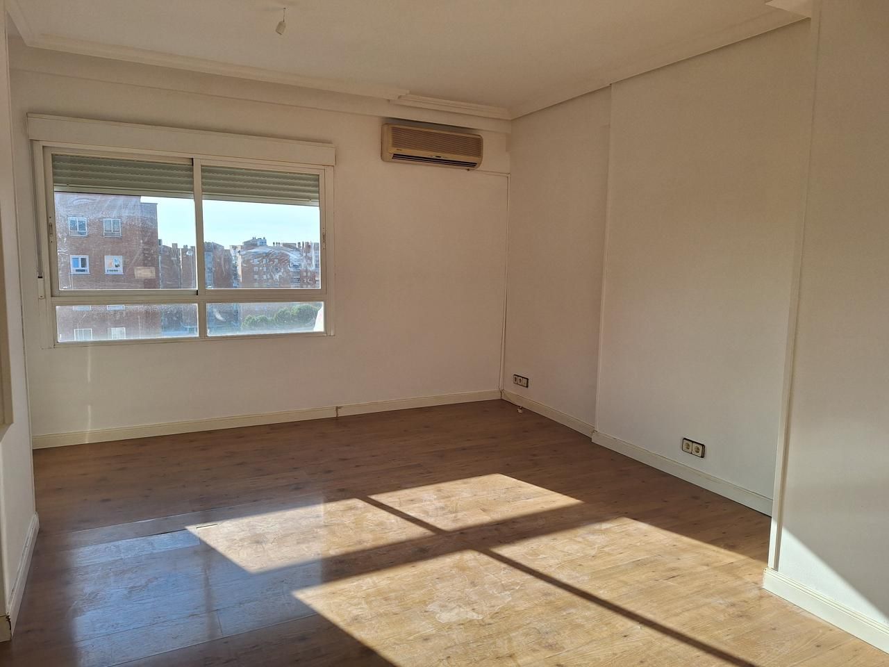 Bedroom of Flat for sale in Alcorcón  with Air Conditioner, Parquet flooring and Terrace