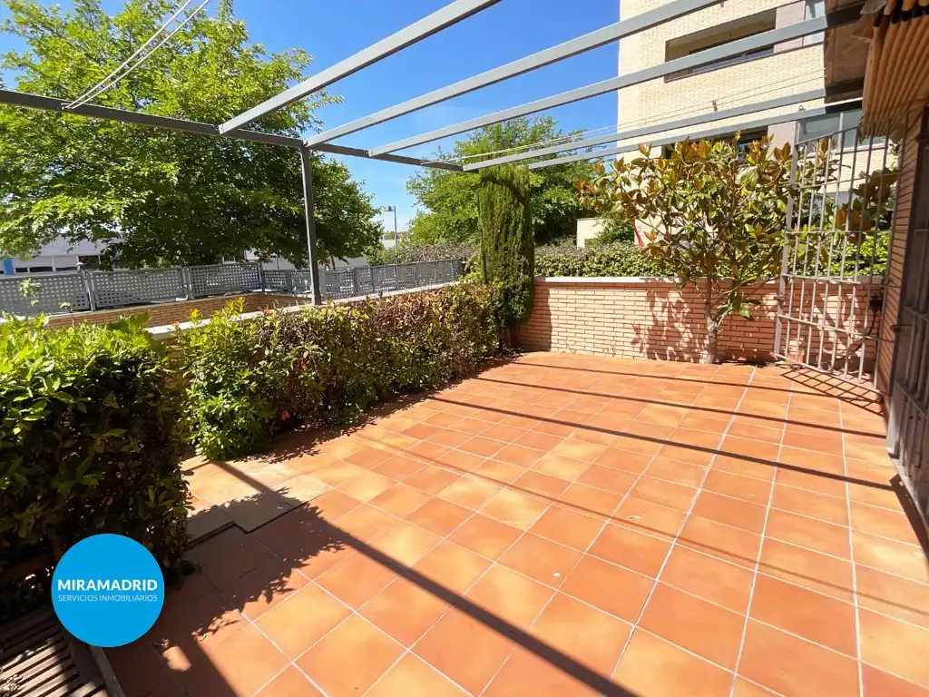 Terraza de Planta baja en venta en Paracuellos de Jarama con Aire acondicionado, Terraza y Piscina comunitaria