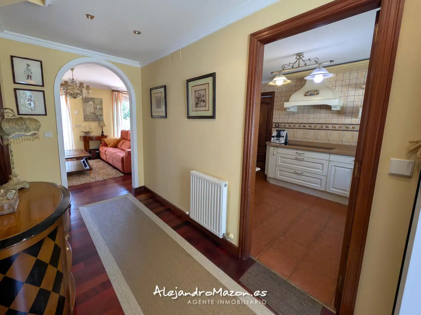 Einfamilien-Reihenhaus zum Verkauf in Castro-Urdiales mit Heizung, Privatgarten und Terrasse